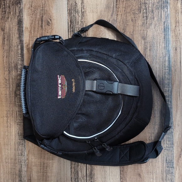 Tamrac Velocity 8x Camera Sling Bag in Black - Picture 1 of 10